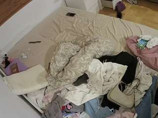voyeurcam-julmodels-greybed-1 from CamSoda