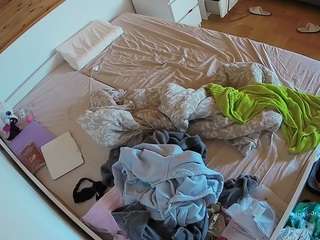 voyeurcam-julmodels-greybed-1 webcam