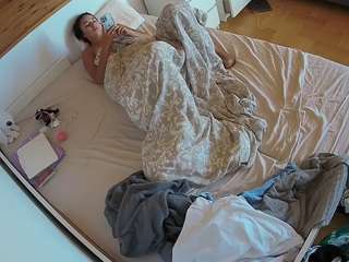 voyeurcam-julmodels-greybed-1