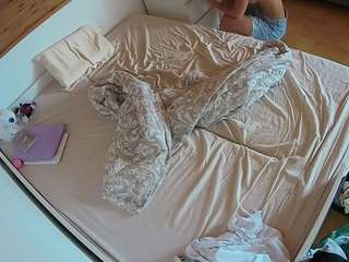 voyeurcam-julmodels-greybed-1