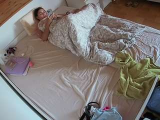 voyeurcam-julmodels-greybed-1