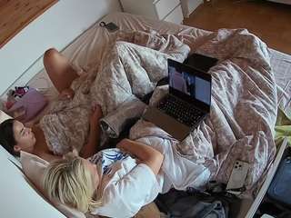 voyeurcam-julmodels-greybed-1