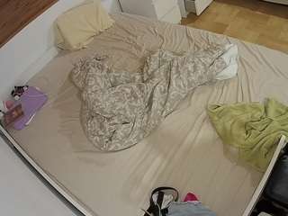 voyeurcam-julmodels-greybed-1