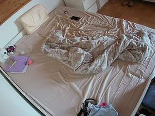  voyeurcam-julmodels-greybed-1 chat room