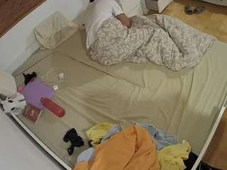 voyeurcam-julmodels-greybed-1 Webcam Model Profile