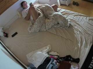 voyeurcam-julmodels-greybed-1
