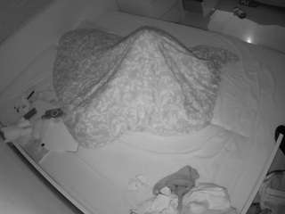 voyeurcam-julmodels-greybed-1 - Cam en Direct