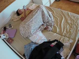 voyeurcam-julmodels-greybed-1