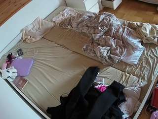 voyeurcam-julmodels-greybed-1 - Cam en Direct