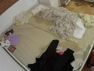 voyeurcam-julmodels-greybed-1's Info Image