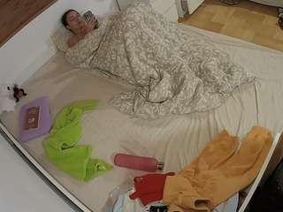 voyeurcam-julmodels-greybed-1 - Cam en Direct