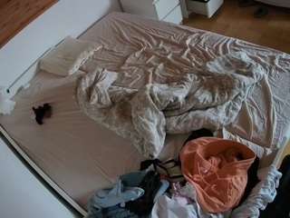 voyeurcam-julmodels-greybed-1 webcam model