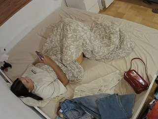 voyeurcam-julmodels-greybed-1