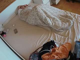 voyeurcam-julmodels-greybed-1 Live Webcam on CamSoda