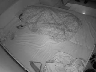 voyeurcam-julmodels-greybed-1 camsoda