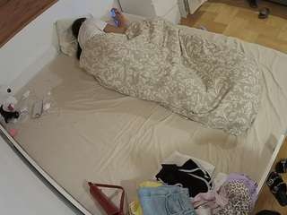 voyeurcam-julmodels-greybed-1 camsoda