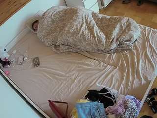 voyeurcam-julmodels-greybed-1 camsoda