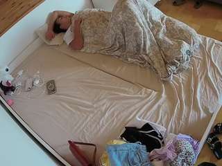 voyeurcam-julmodels-greybed-1 camsoda