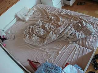 voyeurcam-julmodels-greybed-1 camsoda