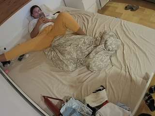 voyeurcam-julmodels-greybed-1 camsoda