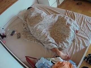 voyeurcam-julmodels-greybed-1 camsoda