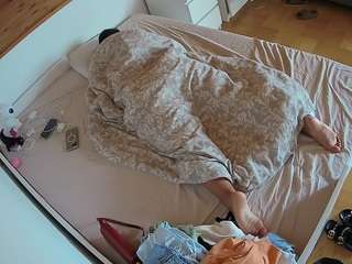voyeurcam-julmodels-greybed-1 camsoda