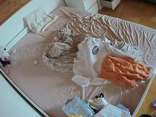 voyeurcam-julmodels-greybed-1 camsoda