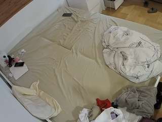  voyeurcam-julmodels-greybed-1 chat room