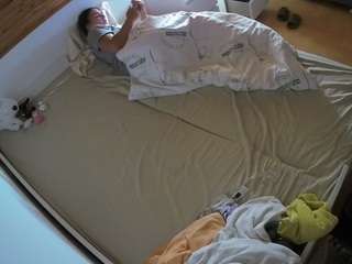 voyeurcam-julmodels-greybed-1