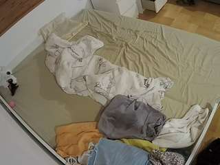  voyeurcam-julmodels-greybed-1 chat room