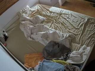 voyeurcam-julmodels-greybed-1