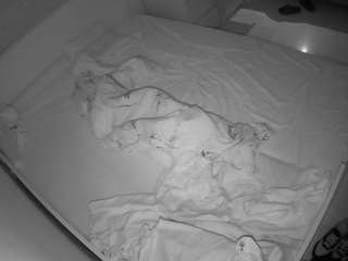 voyeurcam-julmodels-greybed-1