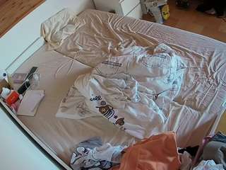 voyeurcam-julmodels-greybed-1 webcam