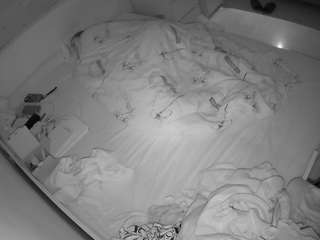 voyeurcam-julmodels-greybed-1 camsoda