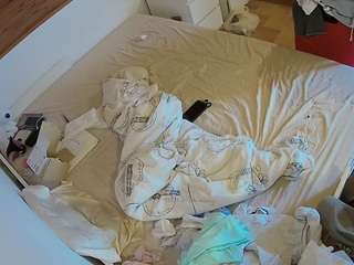 voyeurcam-julmodels-greybed-1 camsoda