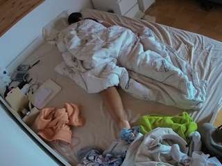 voyeurcam-julmodels-greybed-1 camsoda