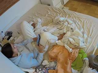 voyeurcam-julmodels-greybed-1 camsoda
