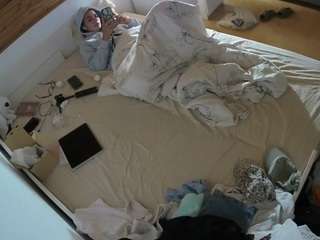 voyeurcam-julmodels-greybed-1 camsoda