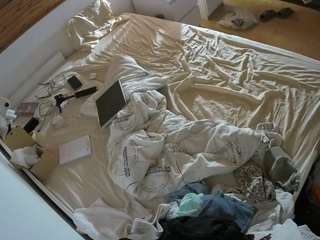 voyeurcam-julmodels-greybed-1 camsoda