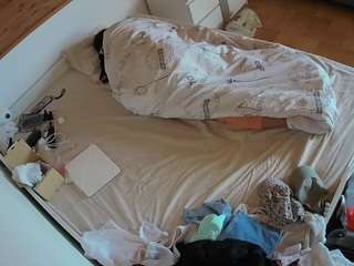 voyeurcam-julmodels-greybed-1 camsoda
