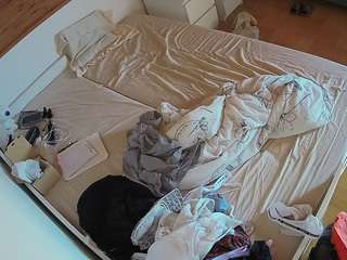 voyeurcam-julmodels-greybed-1 camsoda