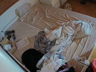 voyeurcam-julmodels-greybed-1 camsoda