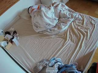 voyeurcam-julmodels-greybed-1 camsoda