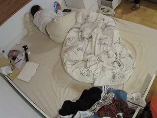 voyeurcam-julmodels-greybed-1