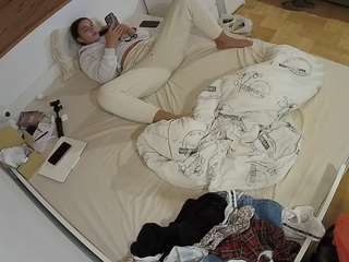 voyeurcam-julmodels-greybed-1 camsoda