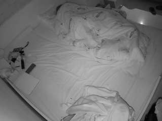 voyeurcam-julmodels-greybed-1 camsoda