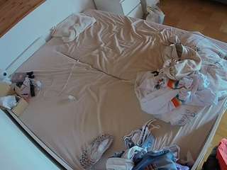 voyeurcam-julmodels-greybed-1 camsoda