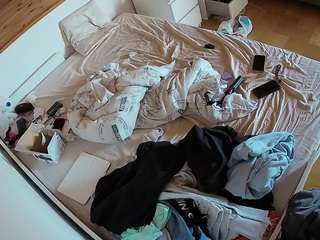 voyeurcam-julmodels-greybed-1 camsoda