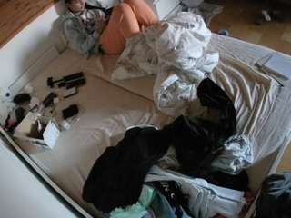 voyeurcam-julmodels-greybed-1 camsoda