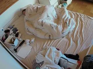 voyeurcam-julmodels-greybed-1 camsoda